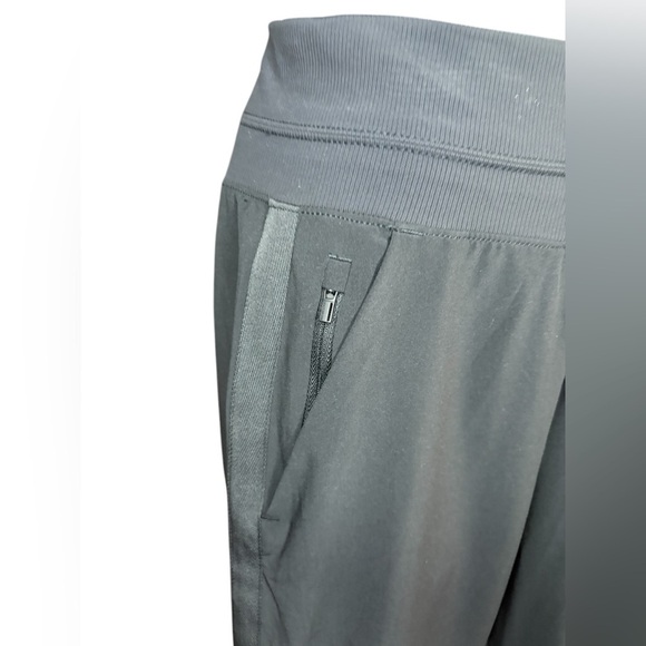 Athleta Nolita Size 2P Tapered
Crop Pants black Lightweight Comfort zip pockets - Picture 10 of 14